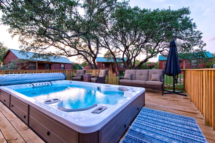 NEW!!  Rustic Charm in a Luxury Setting!! - Dripping Springs, TX