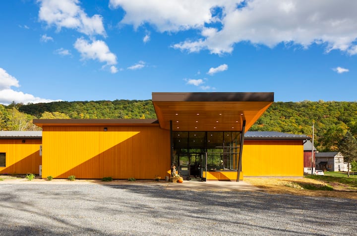 River Mountain Modern Lodge For 2-8 Guests! - Pennsylvania