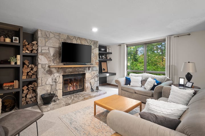 Updated Condo At Base Of Mt Snow W Fireplace - Vermont