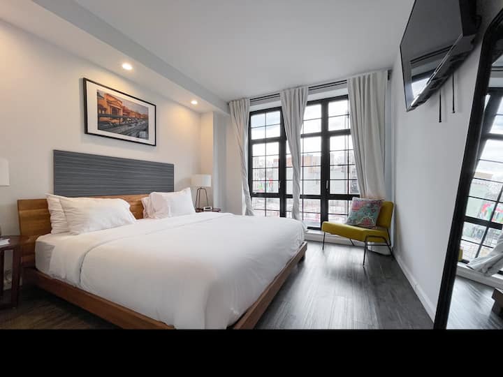 138 Bowery-King Suite w. Living Room Space - New York City