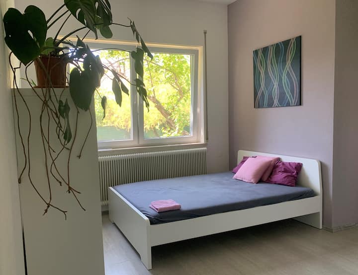 Gemütliches Zimmer in ruhiger Umgebung - Wiener Neustadt
