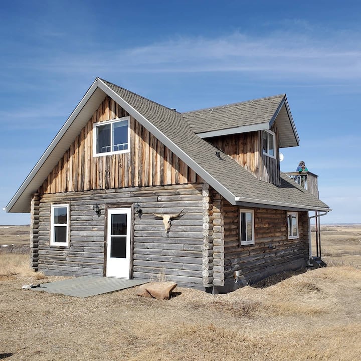 Cabin On The Coulee Farm: Log Cabin Glamping - Alberta