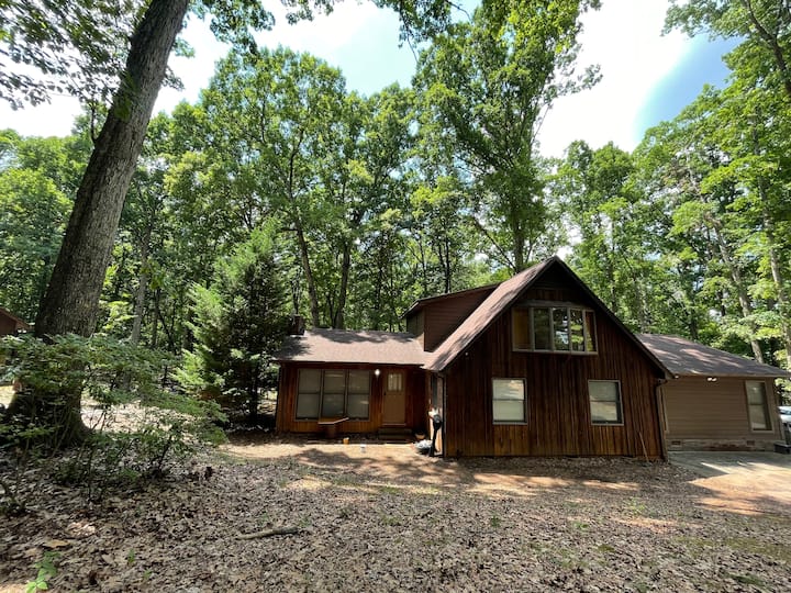 Charming 4-bedroom House in the Forest Getaway!! - Charlotte