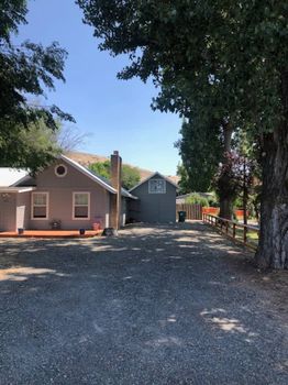 Klamath Falls, OR Lodges at the Best Price cozycozy