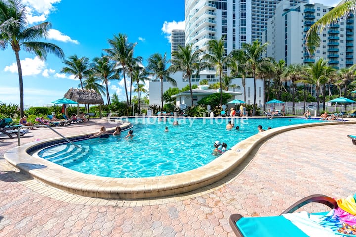 Direct Access To The Beach, Pool And Parking 1b/1b - Hollywood, FL