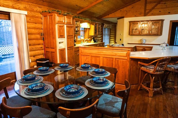 Wild Vines Venue & Lodge Authentic Log Cabin - Kentucky