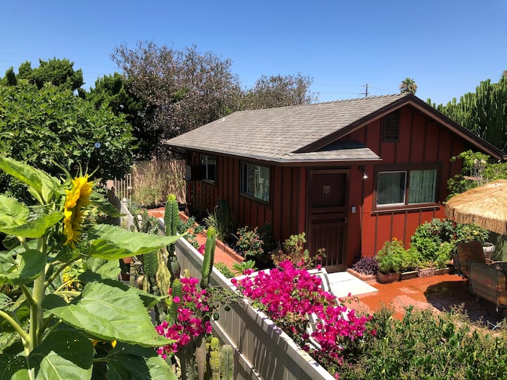 Comfy 1br Cottage: Quiet, Clean, Close To All - San Diego, CA