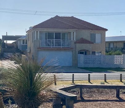 Villa in Bunbury at the Best Price cozycozy