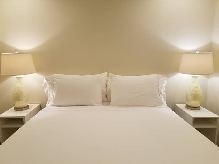 Bridle Trails Cozy Room w/ Luxurious Queen Bed - Bellevue, WA