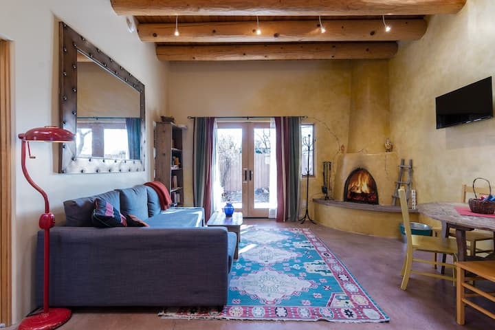 Sunny Adobe Casita With Fireplace 1.2mi/Plaza - Santa Fe