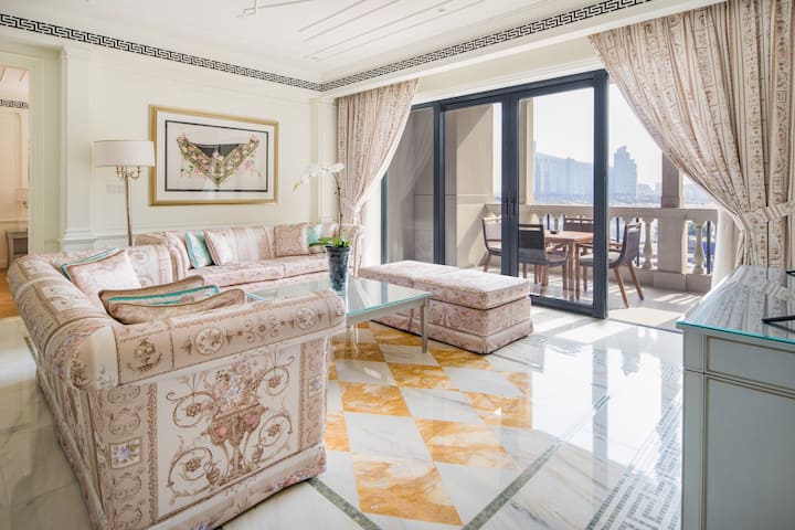 Palazzo Versace - 2 BDR Residence Creek View - Sharjah