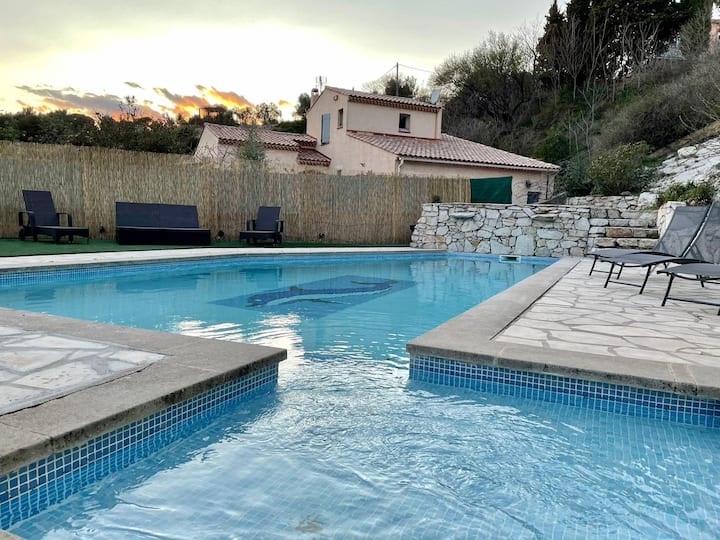 Belle Villa tout confort, jacuzzi piscine chauffee - Marseille