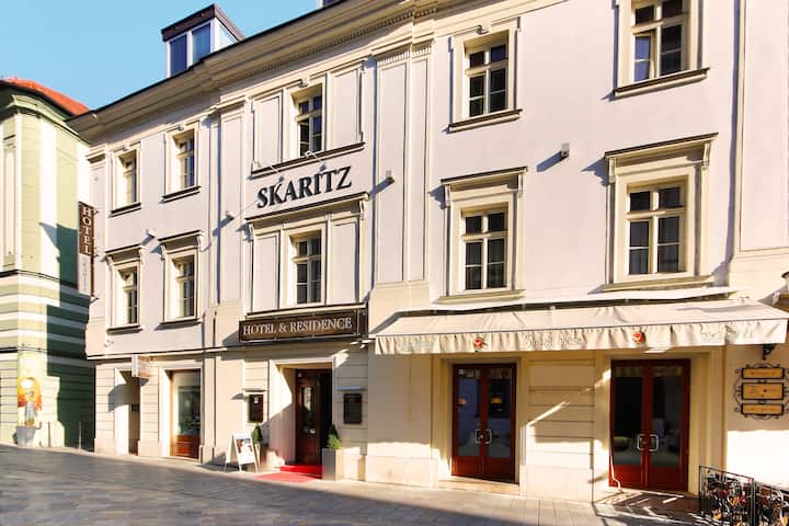 Beautiful room for 2 in absolute heart of Old town - Bratislava