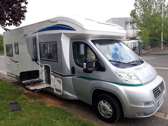 Location camping car fiat chausson sweet cosy - Périgueux