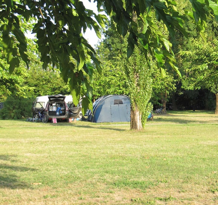 Un camping au fil de l'eau à Chaniers/Charente 23 - Saintes