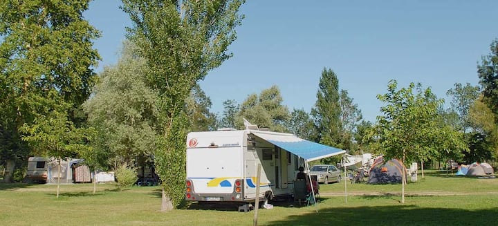 Un camping au fil de l'eau à Chaniers/Charente 42 - Saintes