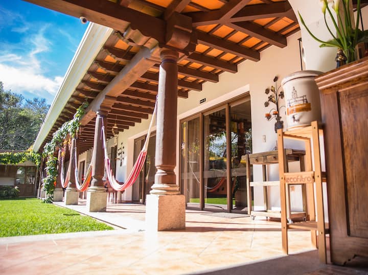 Neues Hotel In Antigua Mit Großen, Möblierten Villen Und Dem Besten Internet Der Stadt - 