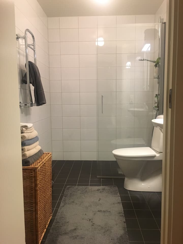 New and nice apartment just 25 min from Central - Ekerö