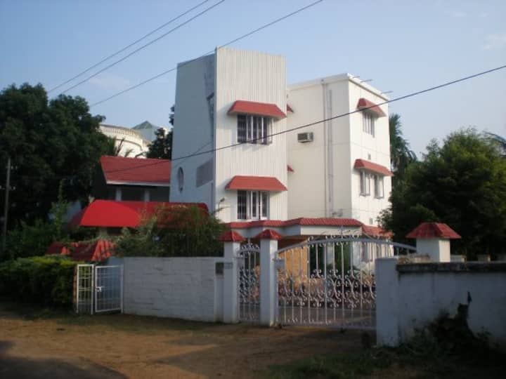Full apartment in a Beautiful House with Garden - Bhubaneswar
