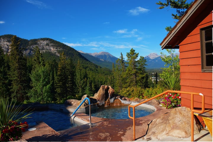 Mountain Getaway | Great Location/hot Pools Access - Canada