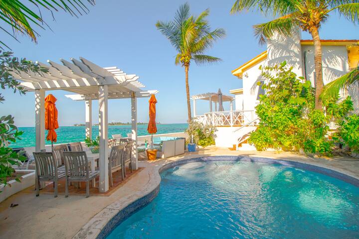 Charming Ocean Front Beach House, Stunning Views - Nassau