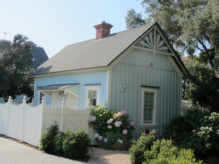 Victorian Cottage on West Cliff Drive 18-0089 - Santa Cruz, CA