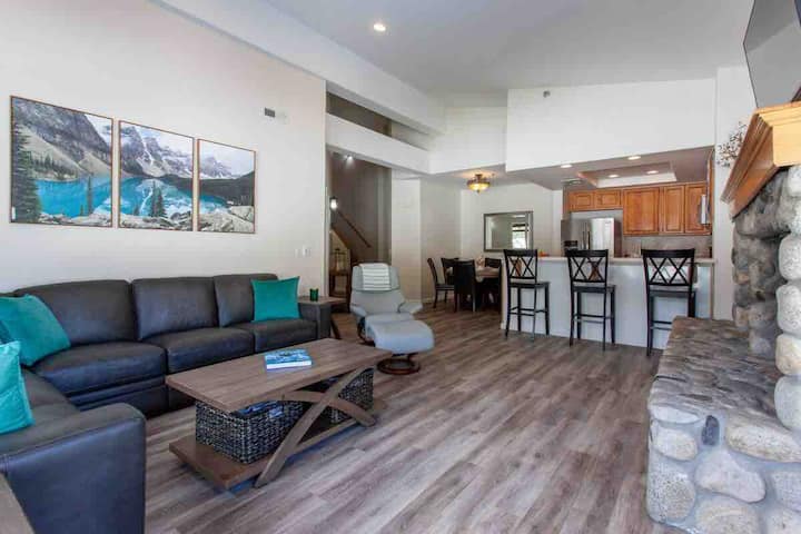 *Walk to Canyon, with garage parking and elevator* - Mammoth Lakes