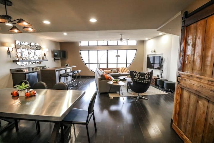Purdue Campus Penthouse with a view! - Lafayette, IN