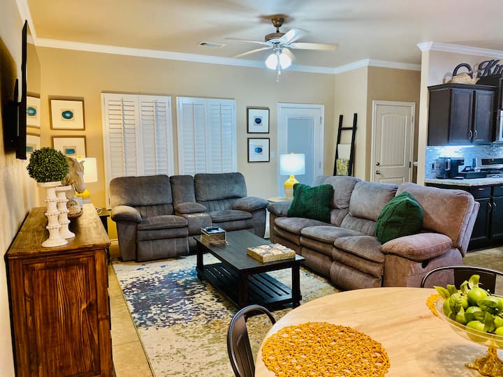 Sparkling clean 3 bedroom townhome - Odessa, TX