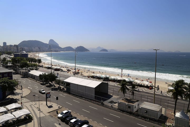 Rio032-very spacious 3 bedroom apartment on the beachfront in copacabana - Rio de Janeiro