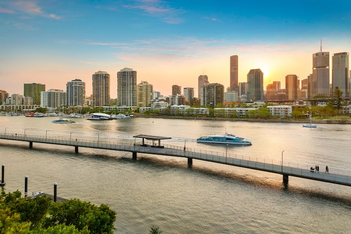 Glam ~ Skyline City, Water + Story Bridge Views - Brisbane