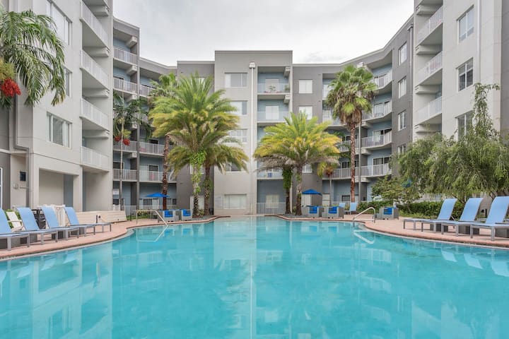 Modern Tampa Channelside Mid-rise W/ Pool And Gym! - Tampa, FL