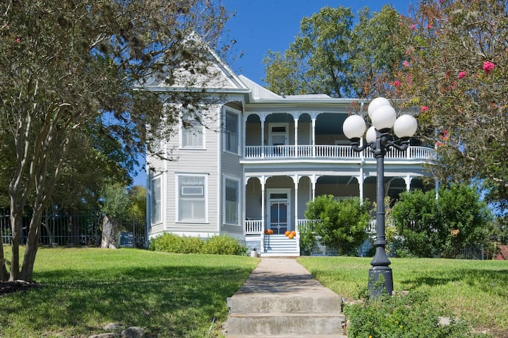 Cottage (detached) in Historical district - San Marcos, TX
