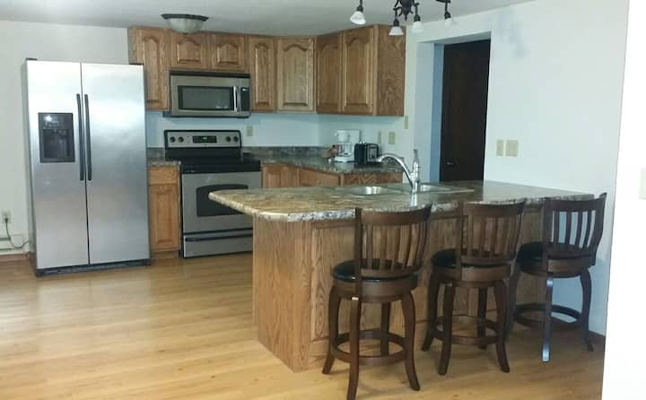 Private Garden Apartment: Fully Furnished/Spacious - Devils Lake