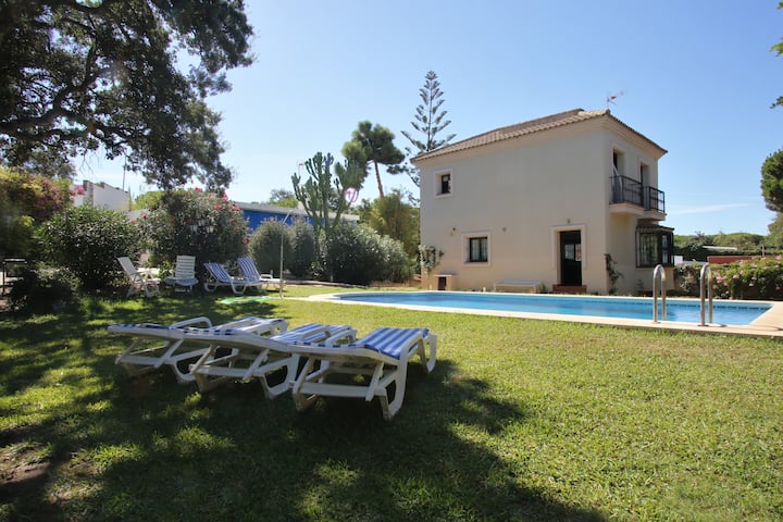 2 casas con piscina y jardín - Marbella