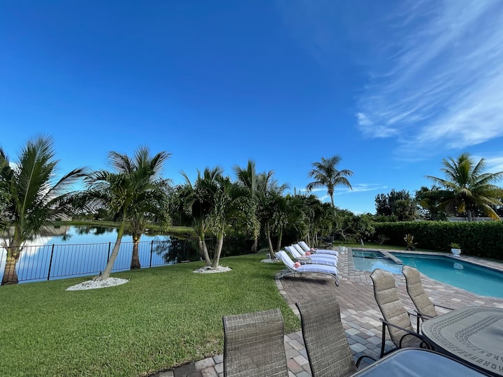 Peaceful Waterfront 5b/3bt Heated Pool Spa Theater - West Palm Beach
