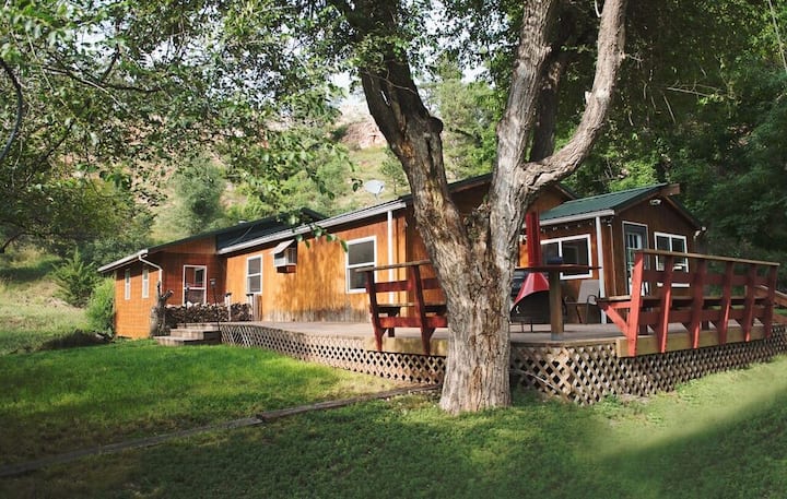Cold Brook Cabin - Hot Springs, SD