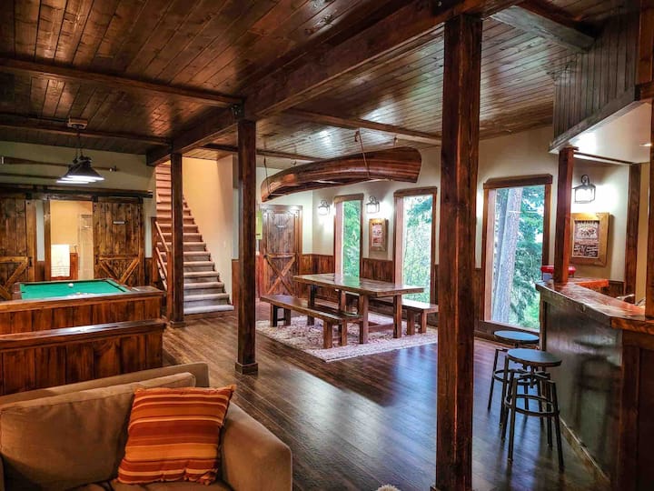 Lodge in "The Woods": with Mountain & Lake Views - Nelson