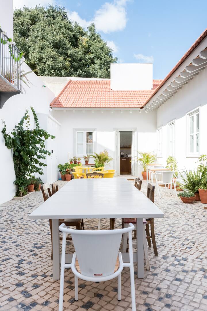 Beautifully Restored Cottage With Patio In Historic Center B - Lisboa