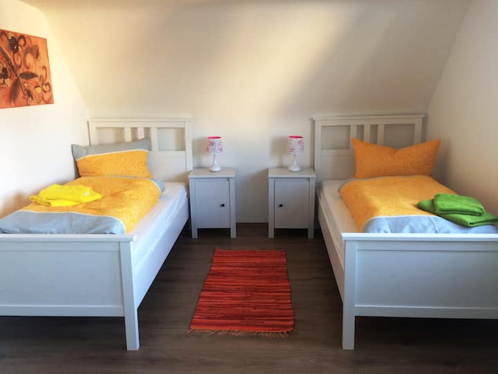 Ferienwohnung Mit 3 Einzelnen Schlafzimmern! U-bahn Anschluss! Kostenloses Wlan - Nürnberg