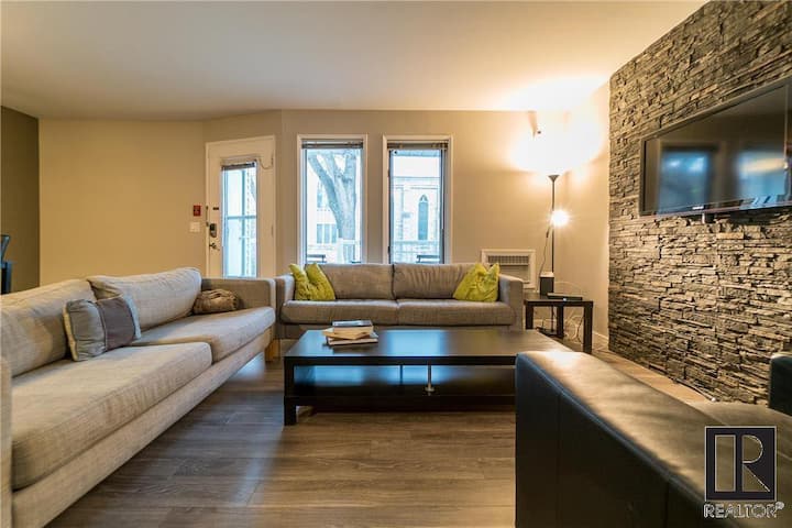 Private Room In Osborne Village Condo With Balcony - Winnipeg