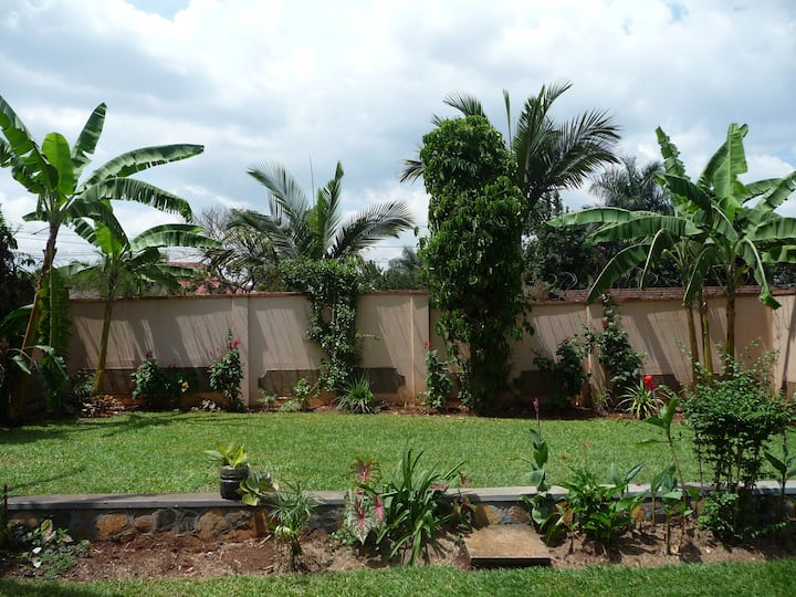 green oasis, private, secure, internet available - Kampala