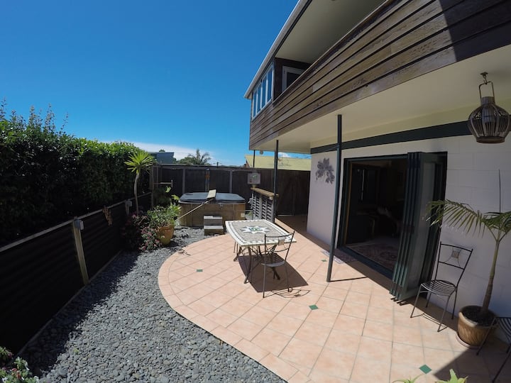 Spacious Private Unit With Indoor Outdoor Flow - Tauranga