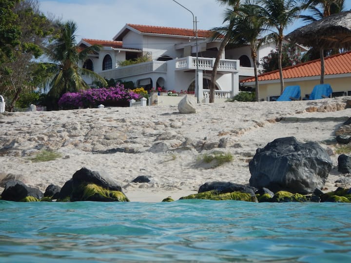 Beach white villa - Aruba