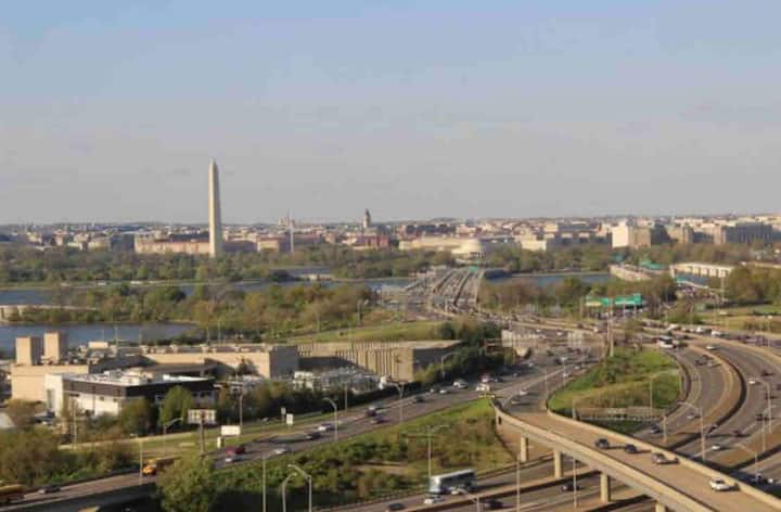Enjoy Dc Monument Views From Luxury Apartment - Washington, D.C.