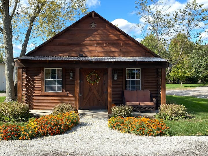 Rustic and Cozy Log Cabin with close parking - Carmel (Indiana)