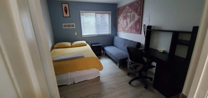 Central Private Room With Own Full Bathroom! Pool! - San Diego, CA
