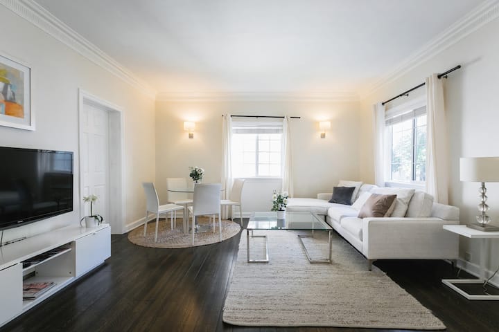 Updated Two Bedroom In Well Located Beverly Hill - Beverly Hills, CA