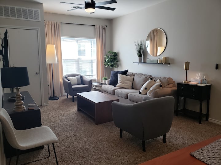 Pet friendly condo minutes from campus and stadium - Stillwater, OK