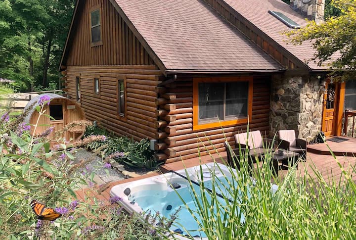 Log Cabin in Garrison+spa hot tub+barrel sauna - Connecticut